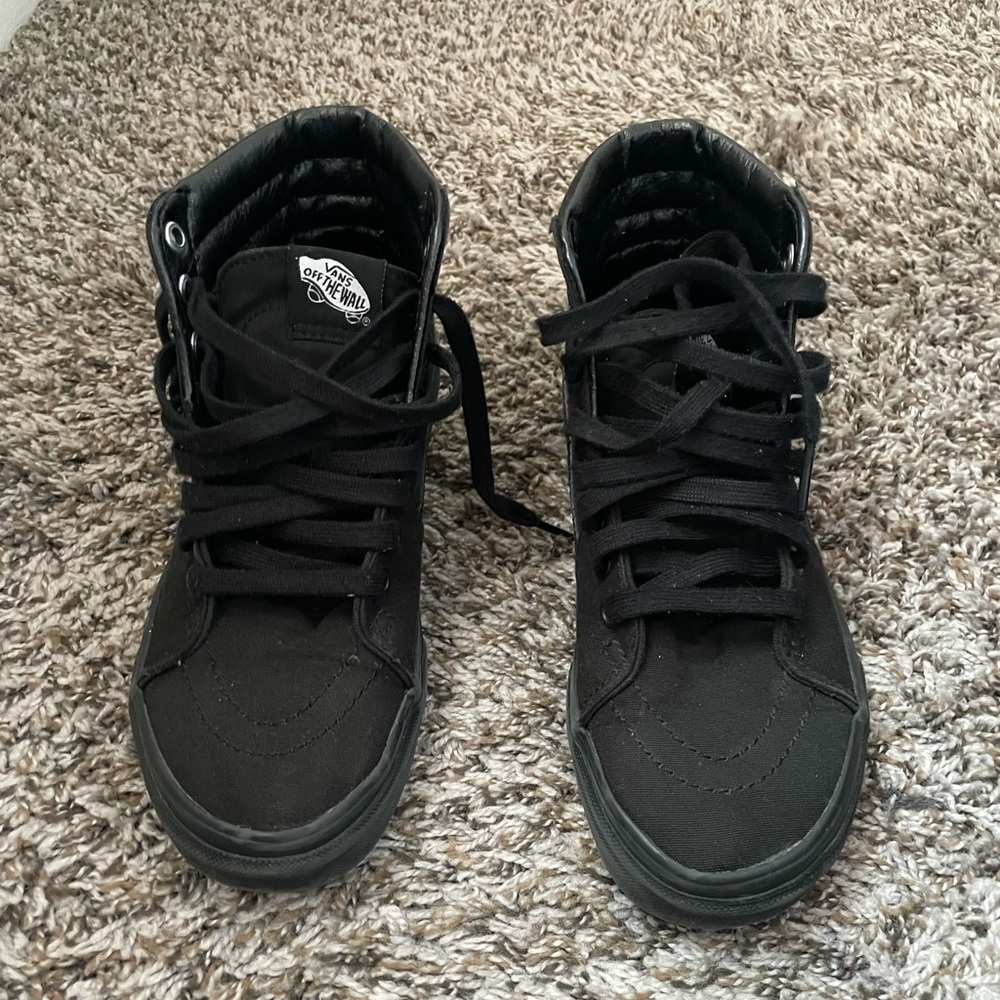 All black vans, women’s 7/ mens 5.5